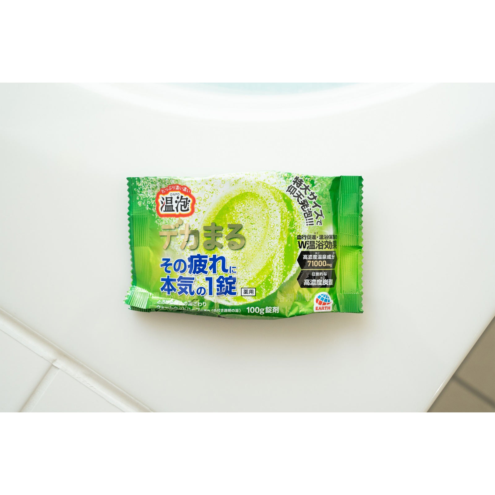 温泡　デカまる　ウォームウッドハーブの香り １錠 アース製薬 (医薬部外品)