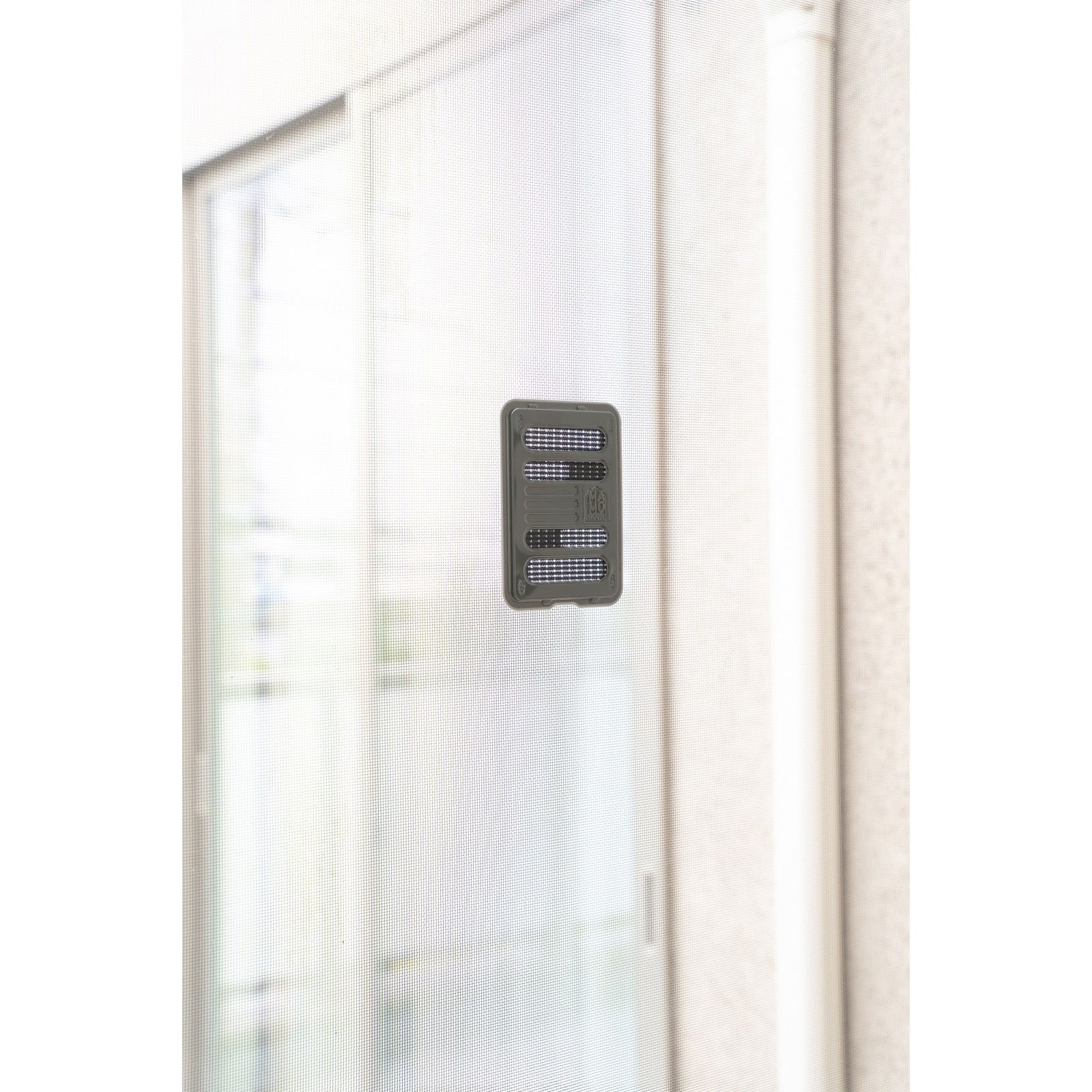 マモルーム 虫よけ 貼るだけ プレート あみ戸用 １年用 虫除け 網戸 対策 ２個 アース製薬