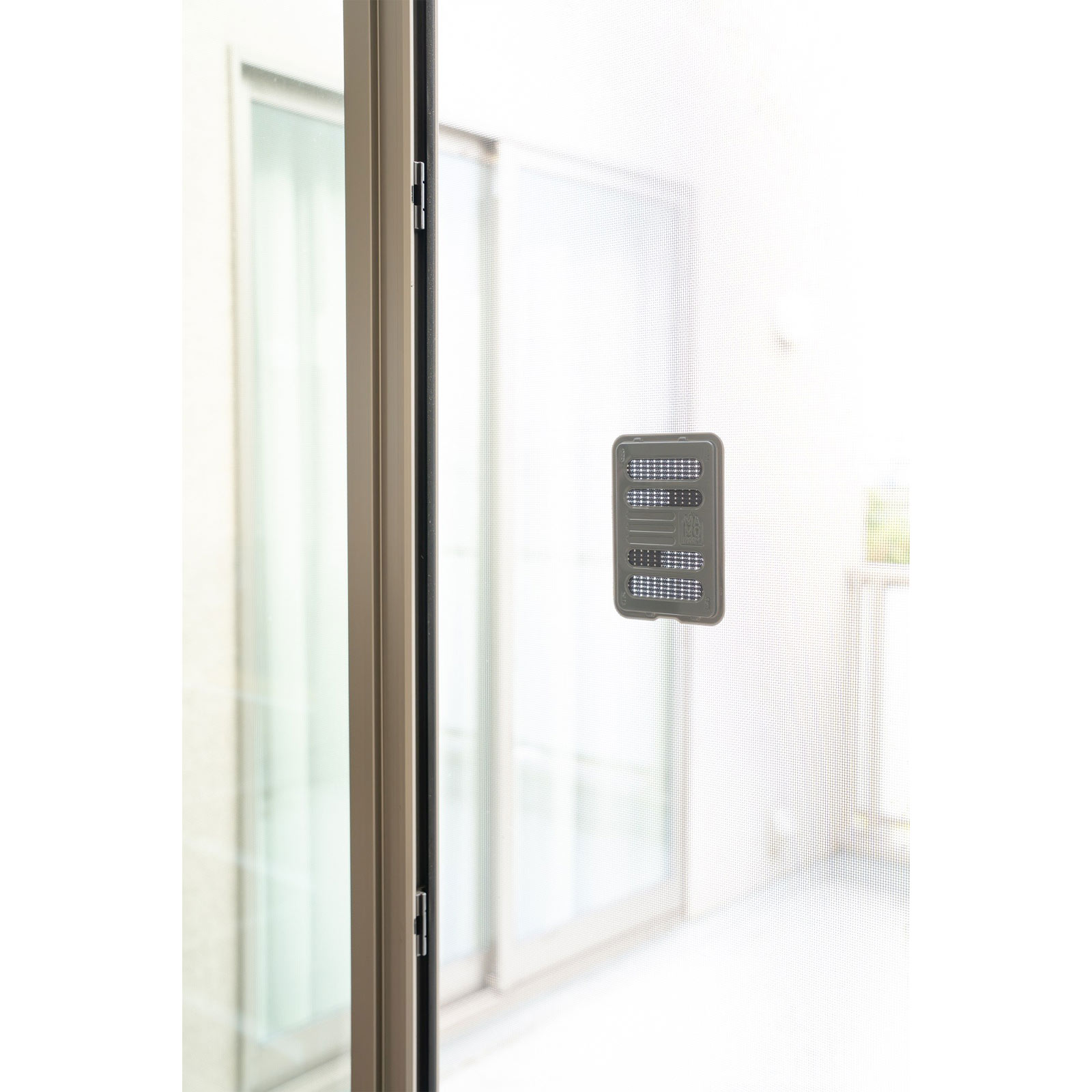 マモルーム 虫よけ 貼るだけ プレート あみ戸用 １年用 虫除け 網戸 対策 ２個 アース製薬